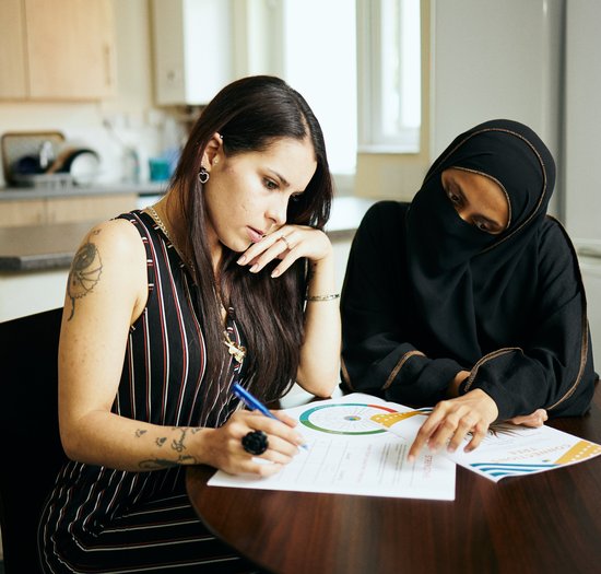 Serina and Naz Working 2021 © Benoit Grogan-min